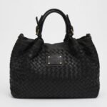 Borsa a spalla nera intrecciata
